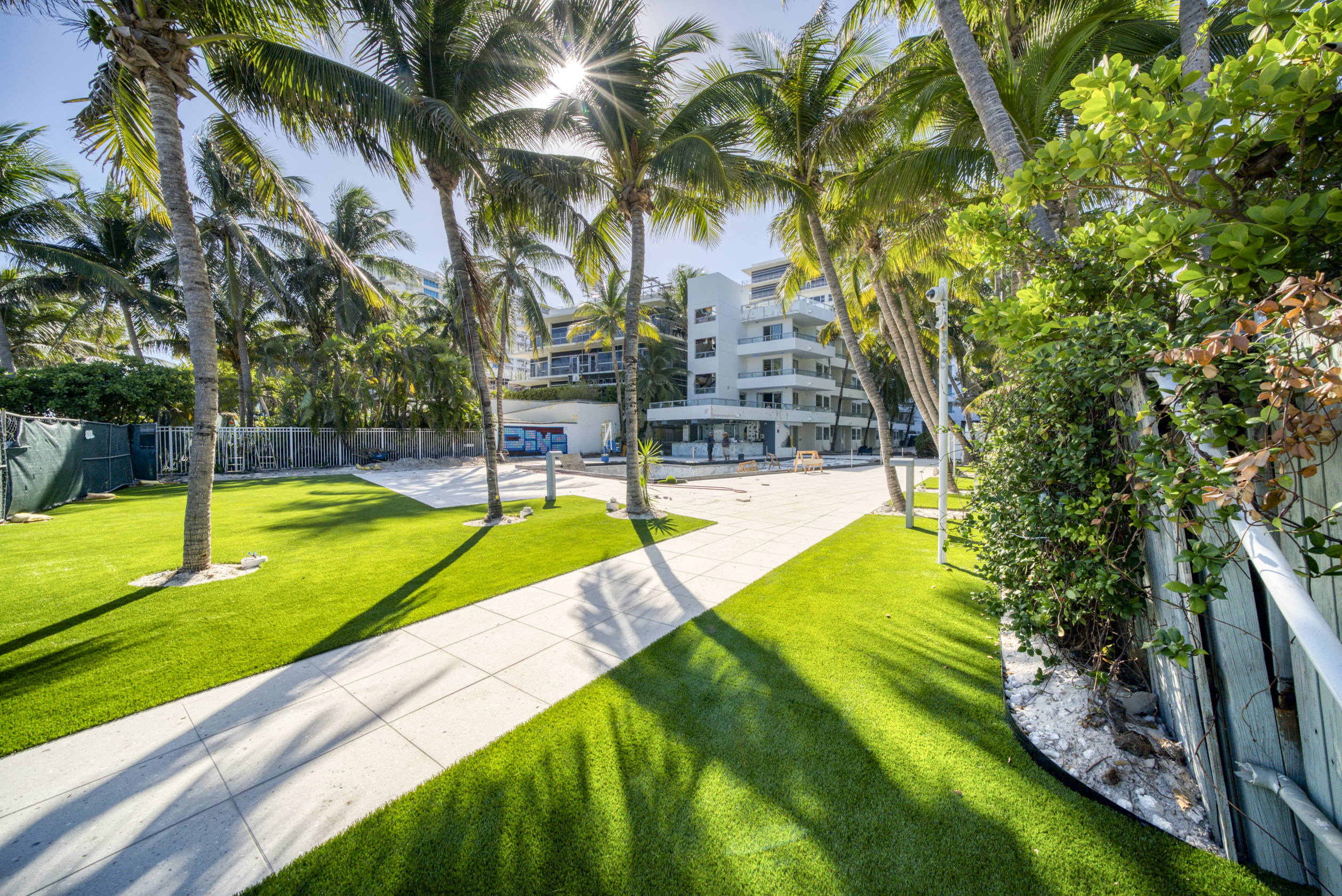 The Sagamore Hotel in Miami Beach Re-designs with EasyGrass.